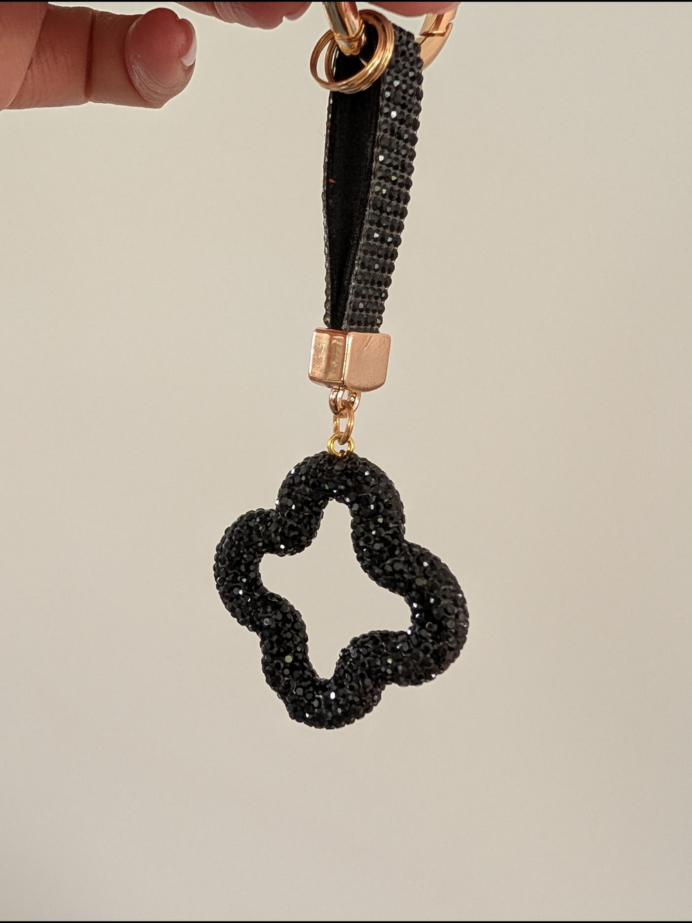Black Crystal Clover Keychain Bag Charm New - Picture 3 of 6